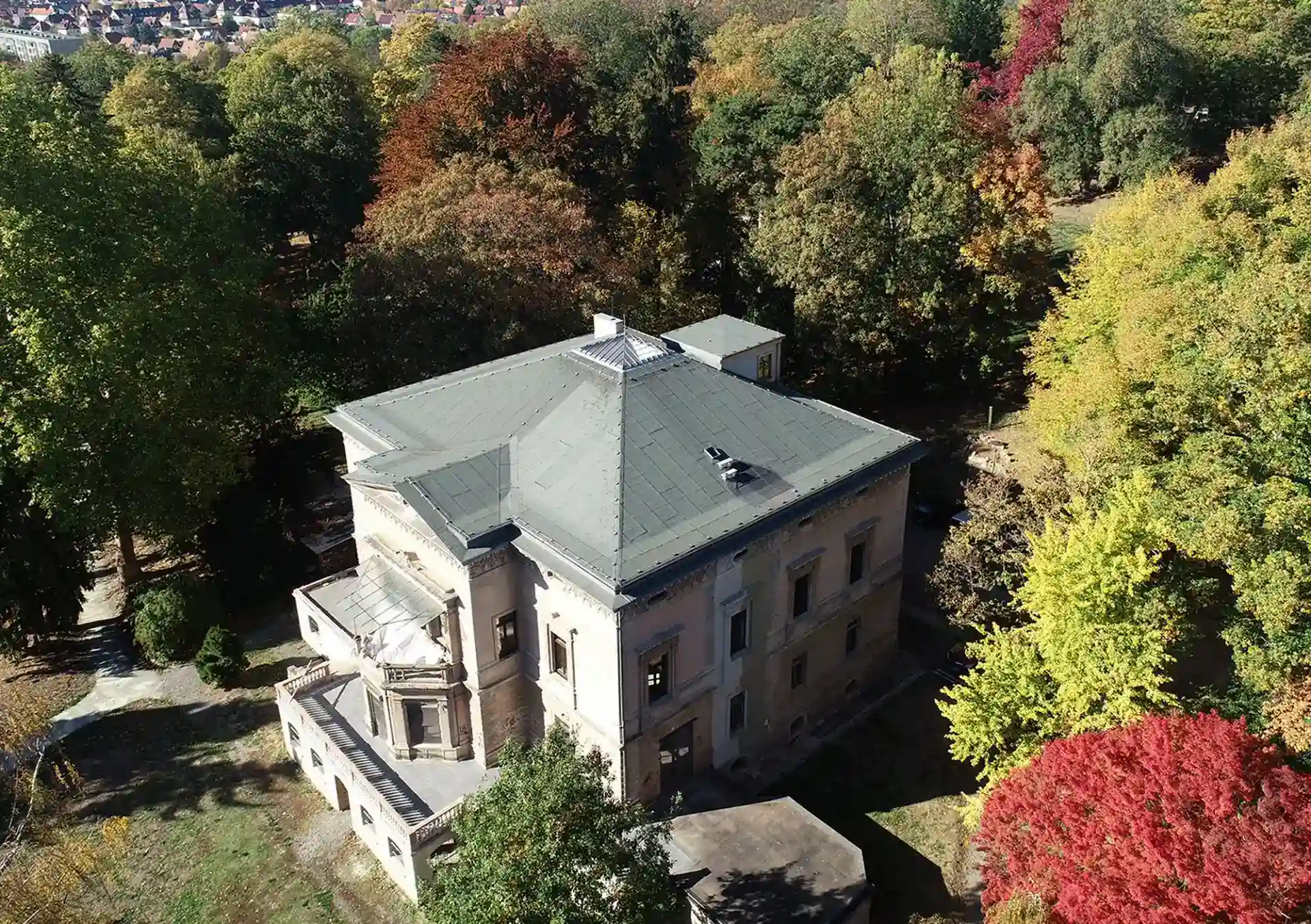 Luftbild der Villa und Park Hohenrode in Nordhausen. Architekt, Sachverständiger und zertifizierter Gutachter nach DIN EN ISO/IEC 17024 Dr. Michael Flagmeyer