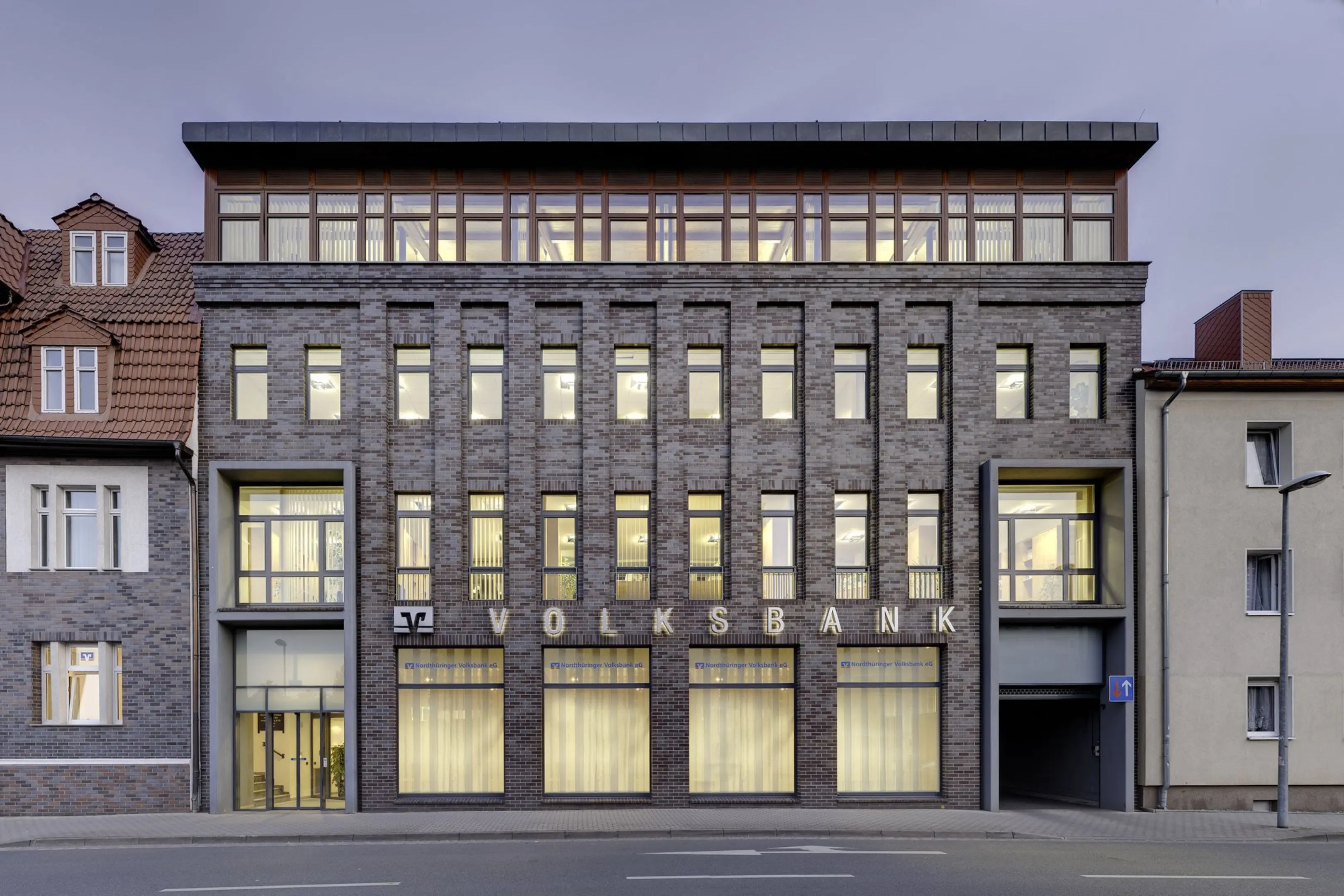 Frontalansicht Nordthüringer Volksbank, Architekt, Sachverständiger und zertifizierter Gutachter nach DIN EN ISO/IEC 17024 Dr. Michael Flagmeyer